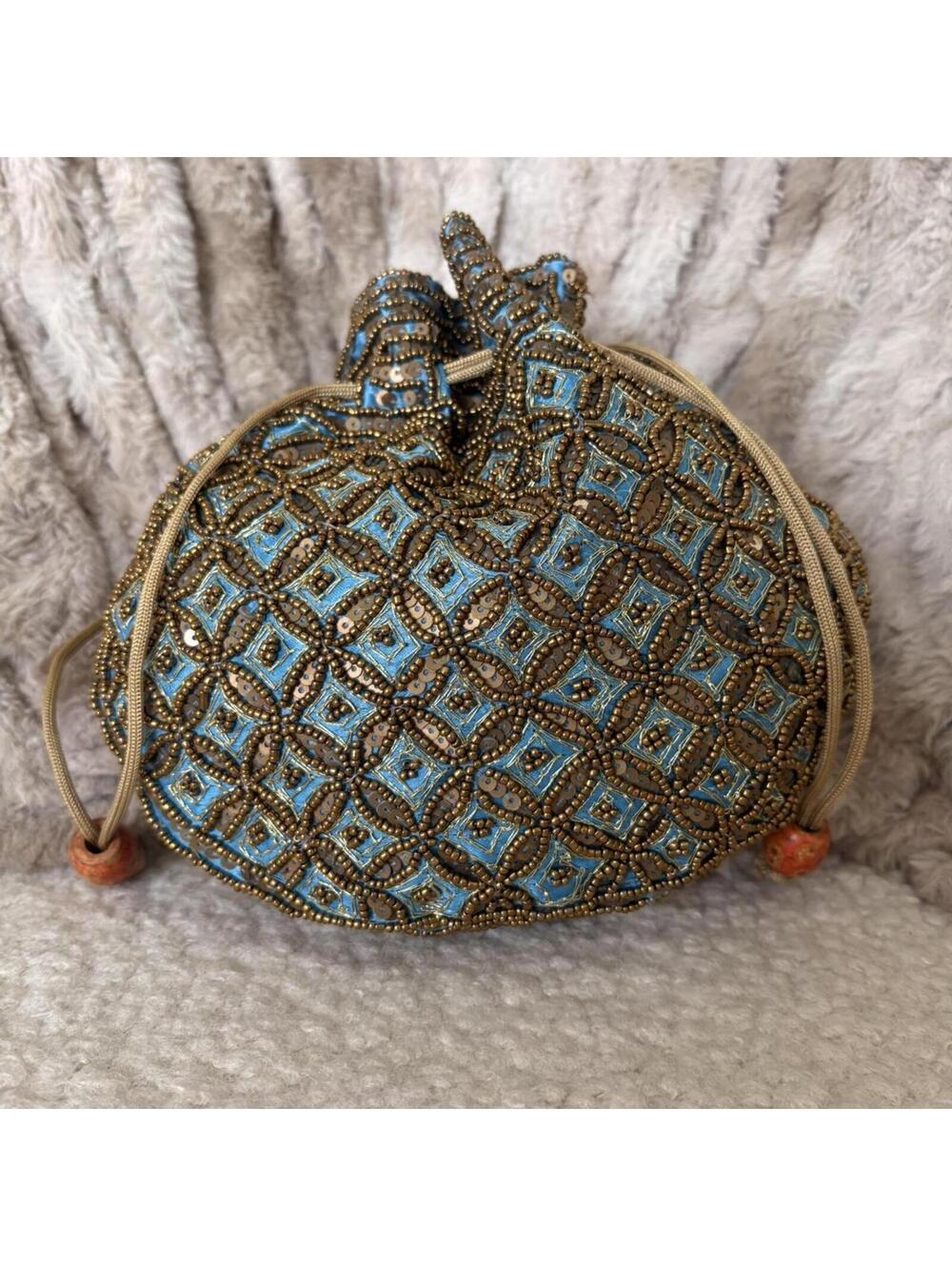 Blue and brown beaded purse with a boho vibe #boho #festival